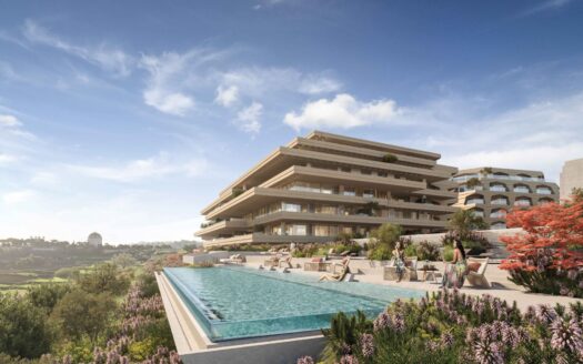 Nuovo trilocale a Malta con terrazza panoramica e piscina a sfioro, circondato da giardini lussureggianti e vista sul paesaggio maltese.