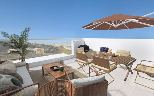 Vista da attico a Malta con spazioso terrazzo all'aperto, arredi in rattan e vista panoramica sulla campagna.